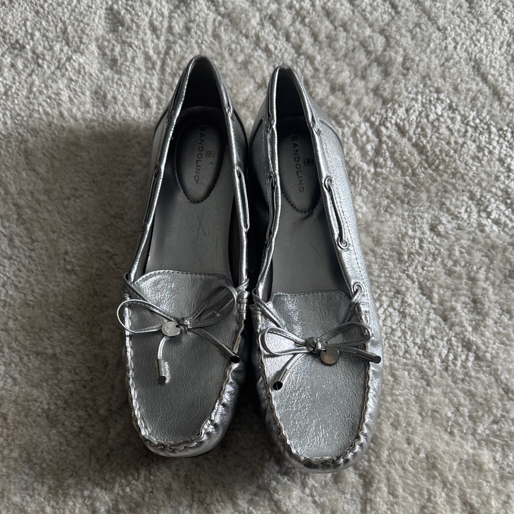 Bandolino Women's Silver Moccasins